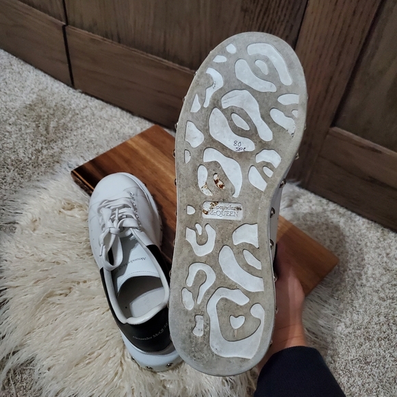Alexander McQueen Studs Oversized Sneaker - Picture 6 of 8